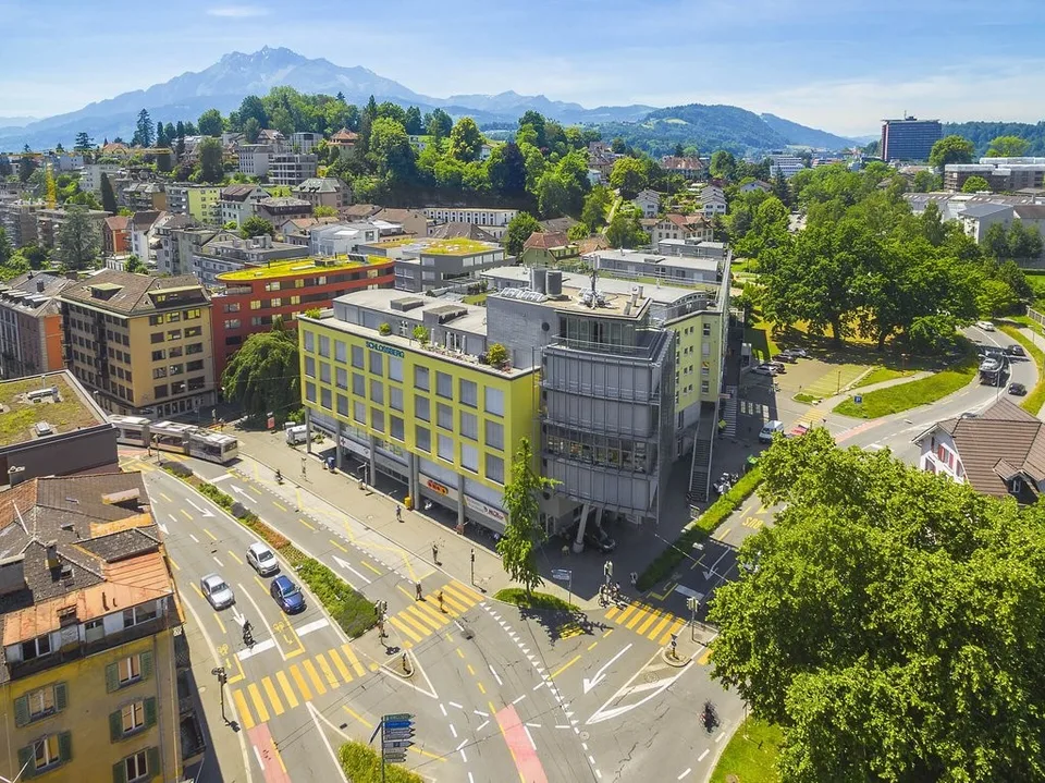 Sie haben das Auto und wir den Einstellhallenplatz dazu!