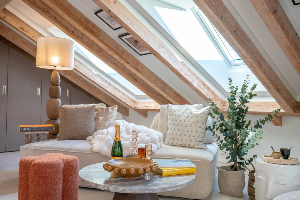 Brandneu: Dachgeschoss-Serviced- und möblierte Wohnung in bester Seefeld-Lage