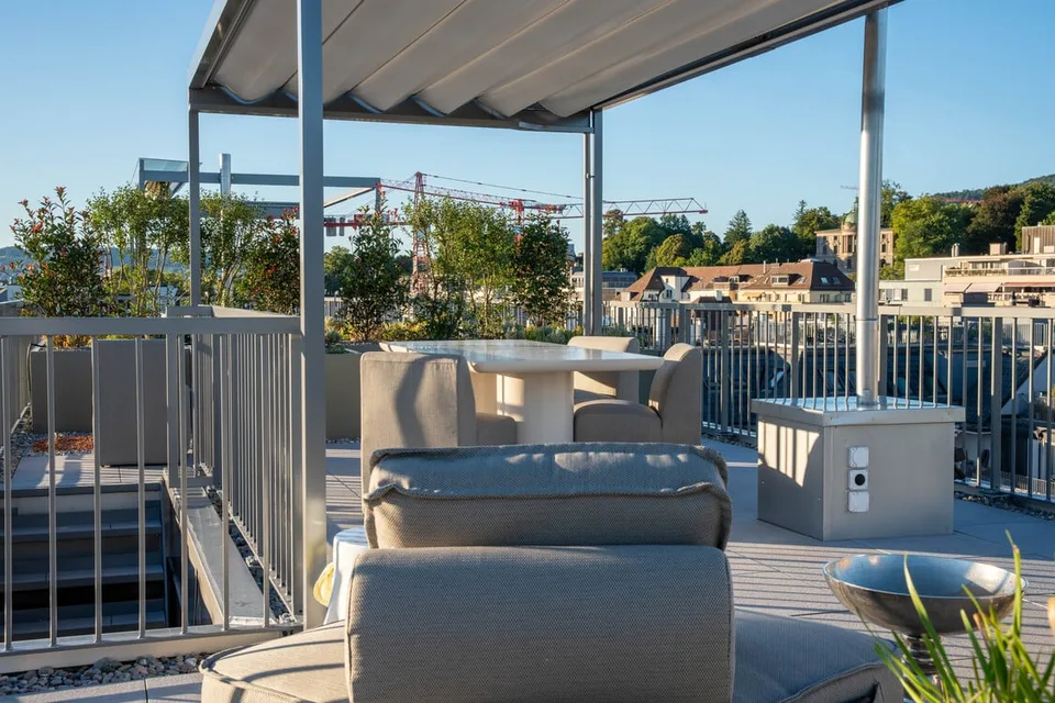 Brandnew: Rooftop Serviced & Furnished Apartment in Prime Seefeld Location