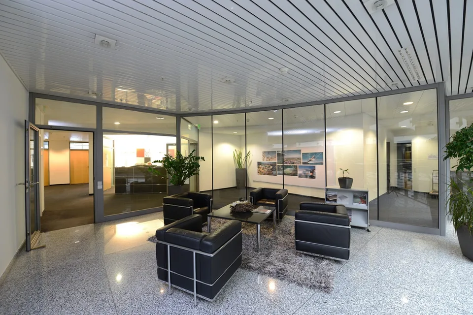 Divers espaces de bureaux entre 200 - 410 m2 dans le quartier central de Glattpark