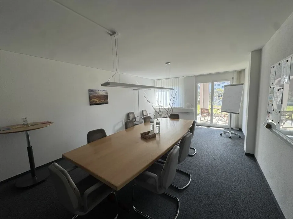 Grosszügige Gewerbefläche für Büro oder Praxis, 238 m²
