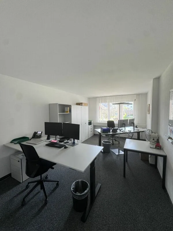 Grosszügige Gewerbefläche für Büro oder Praxis, 238 m²
