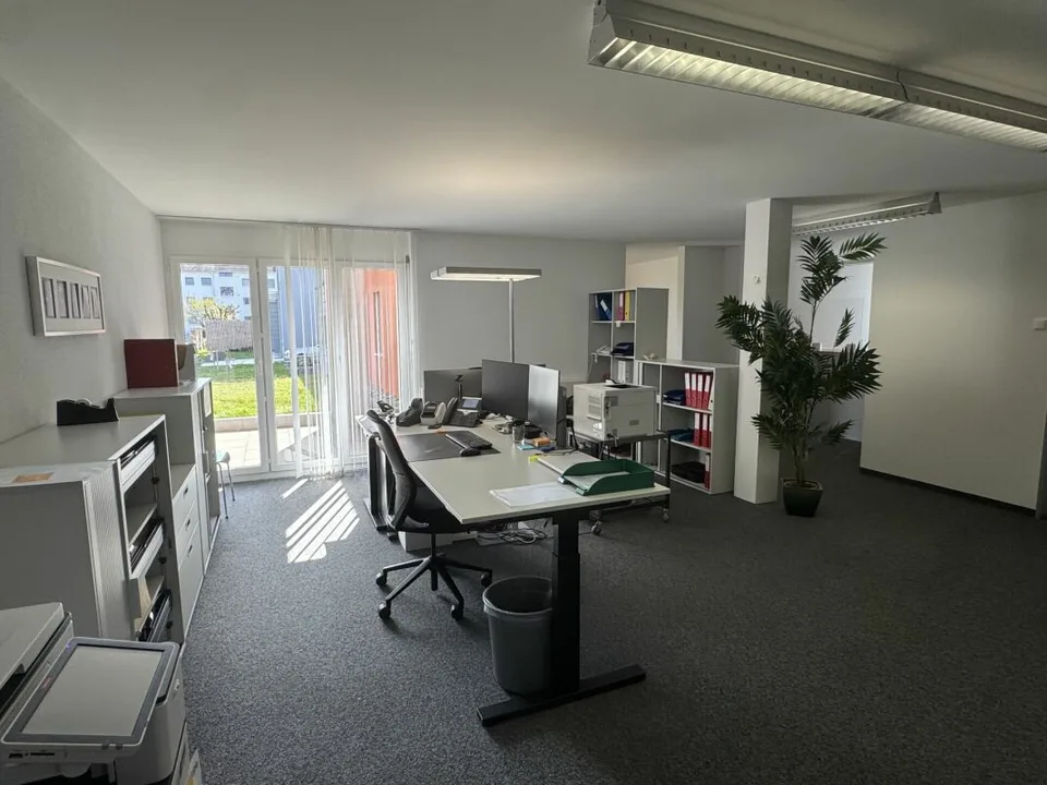 Grosszügige Gewerbefläche für Büro oder Praxis, 238 m²