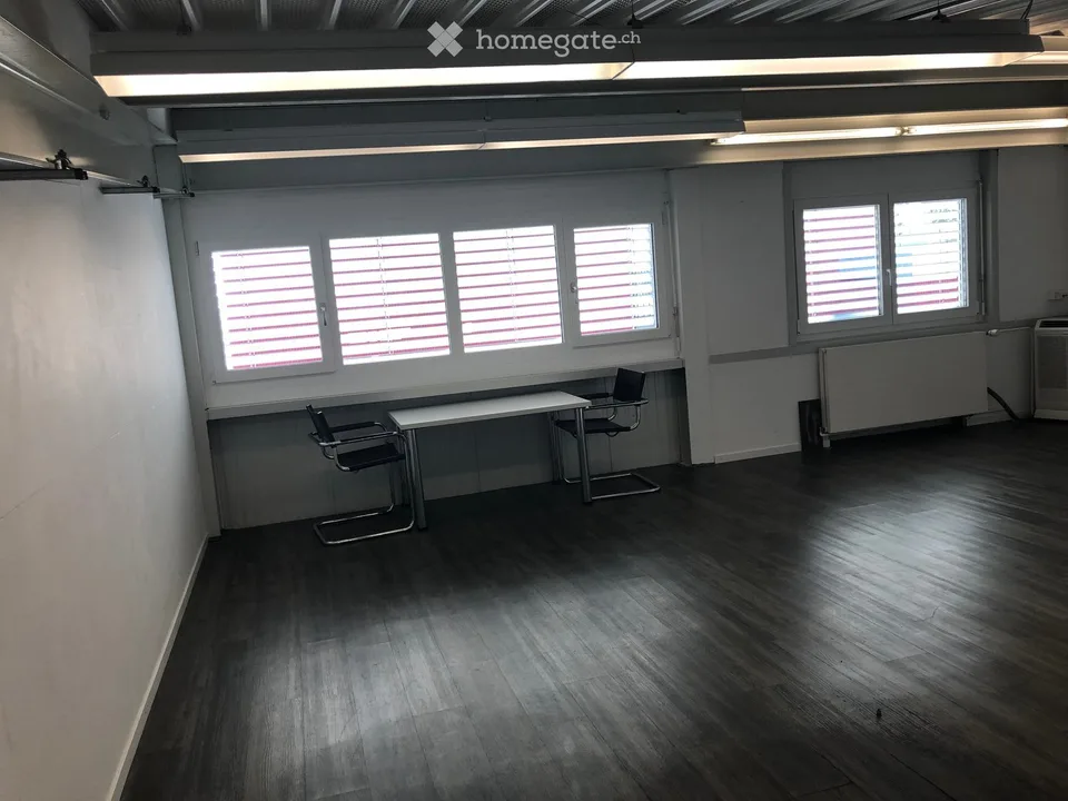 Helles Büro / Praxis / Therapieraum an zentraler Lage in Mönchaltorf