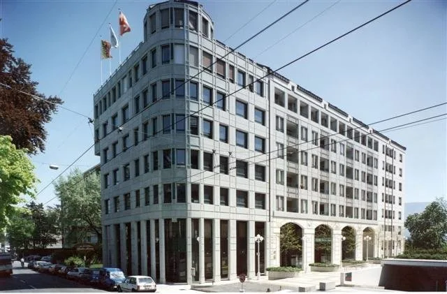 Place de parc intérieur dans le quartier de St-Jean