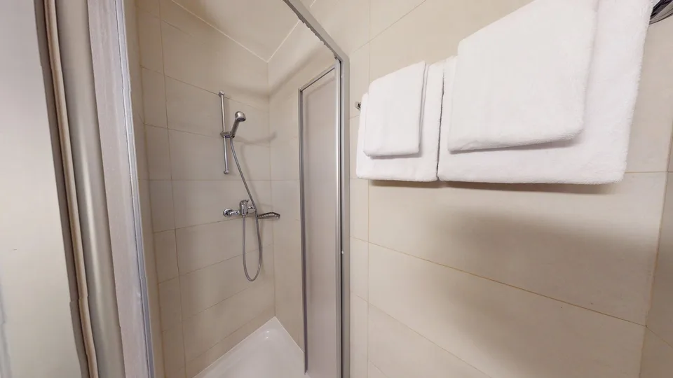 Appartement studio bien situé dans le quartier de Plainpalais à Genève – photo 11 sur 13