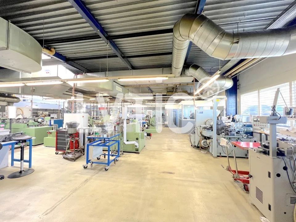 Industriehalle, 3600 m2 Bürofläche zur Miete in der Nähe von Cortaillod