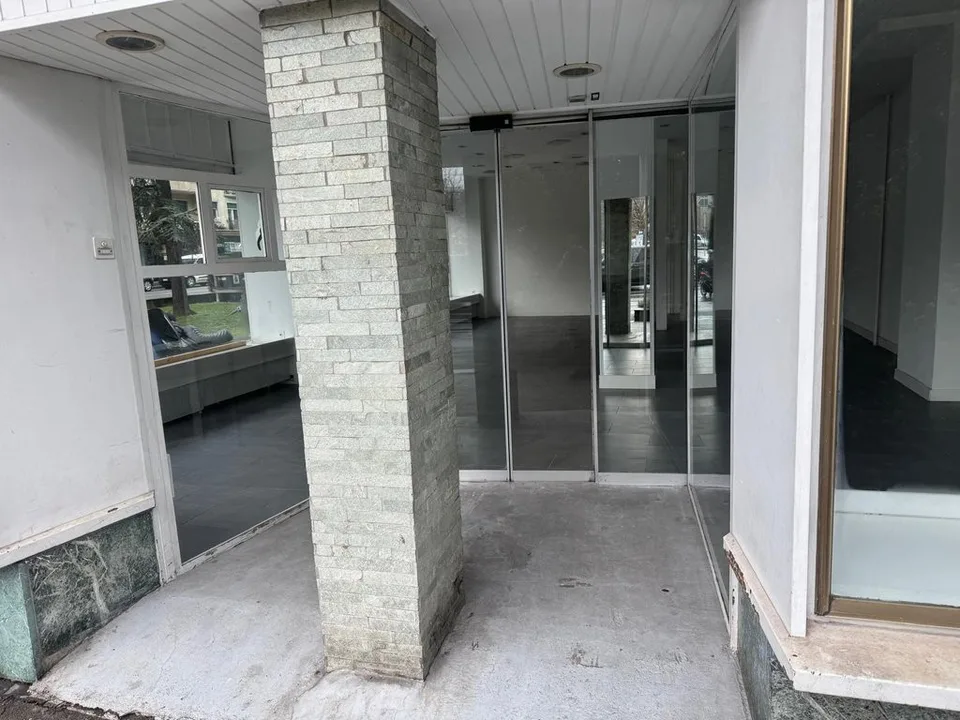Premier loyer offert - Arcade de 80 m2 proche toutes commodités