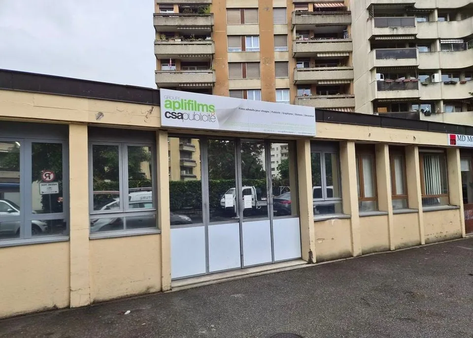 Lokal mit etwa 174m2 in der Erdgeschoss-Etage.