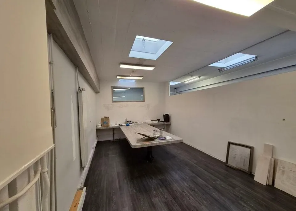 Lokal mit etwa 174m2 in der Erdgeschoss-Etage.