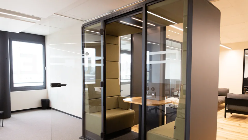 Bureau entièrement meublé pour 2 postes de travail (Services tout compris) – photo 13 sur 16