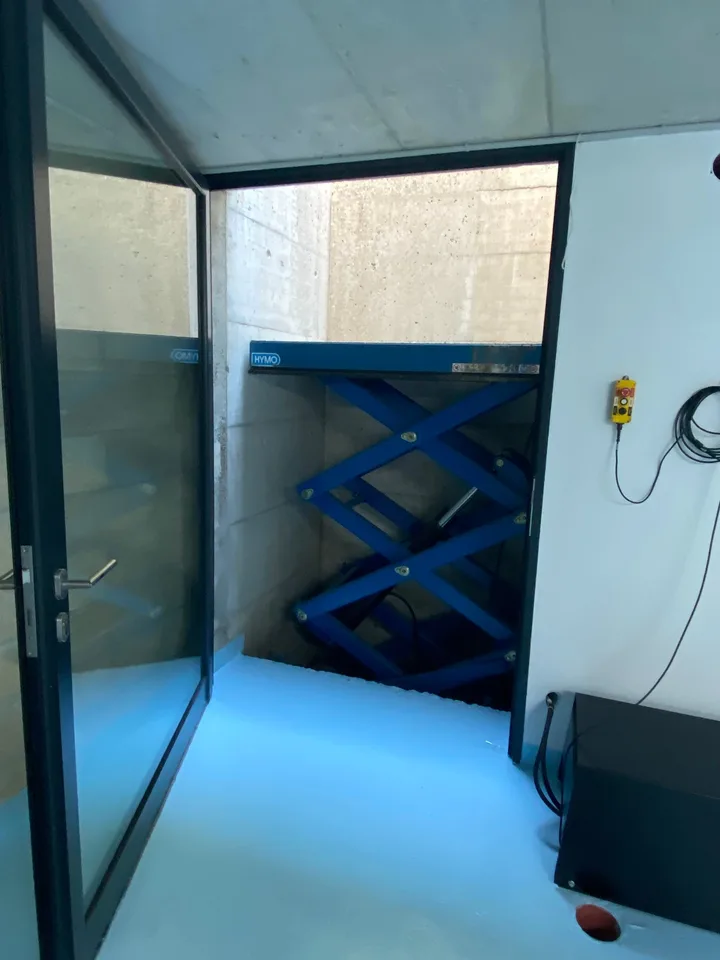 Ampia superficie commerciale di 150m2 adatta alla creazione di un laboratorio ...