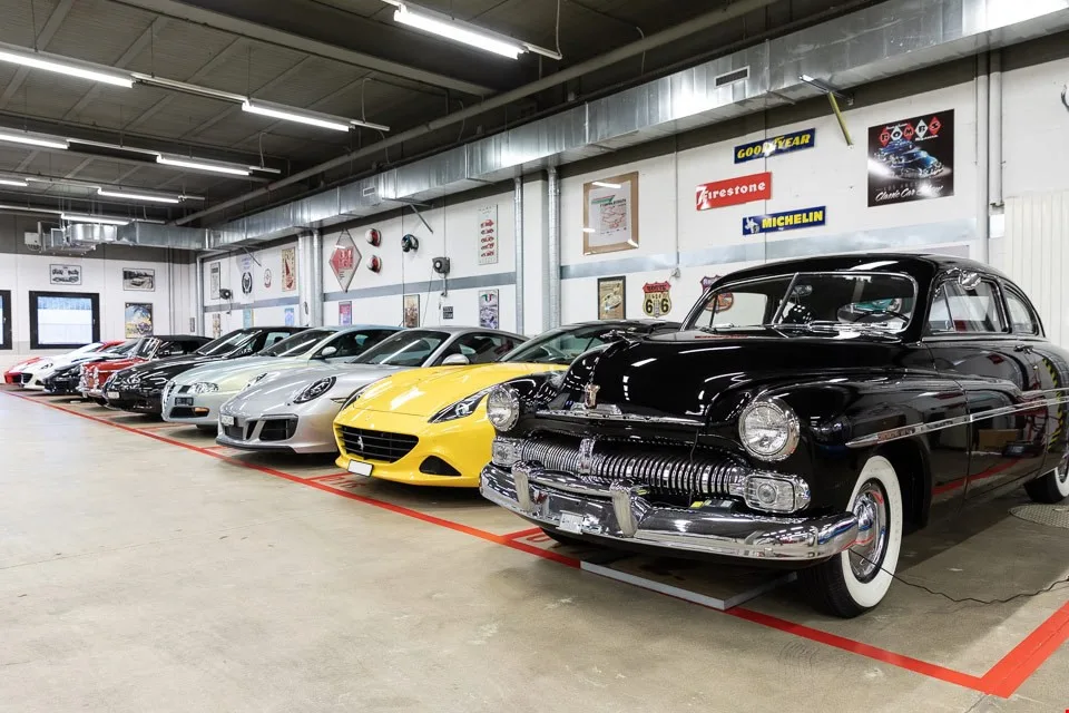 CLASSIC & SPORT CARS STORAGE BIOGGIO-AFFITTASI POSTI AUTO SORVEGLIATI