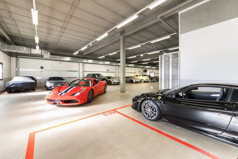 Stockage de voitures de sport classiques Bioggio - Places de parking surveillées – photo 7 sur 15