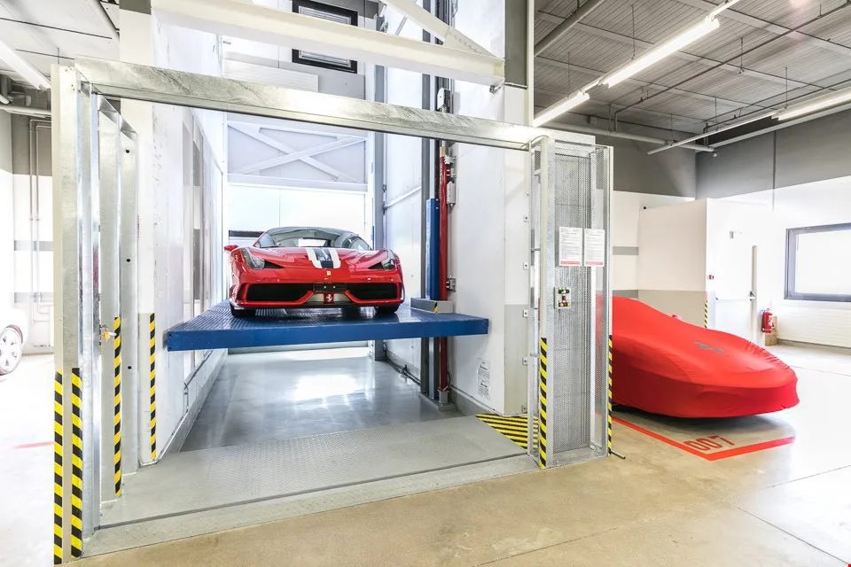 Stockage de voitures de sport classiques Bioggio - Places de parking surveillées – photo 6 sur 15