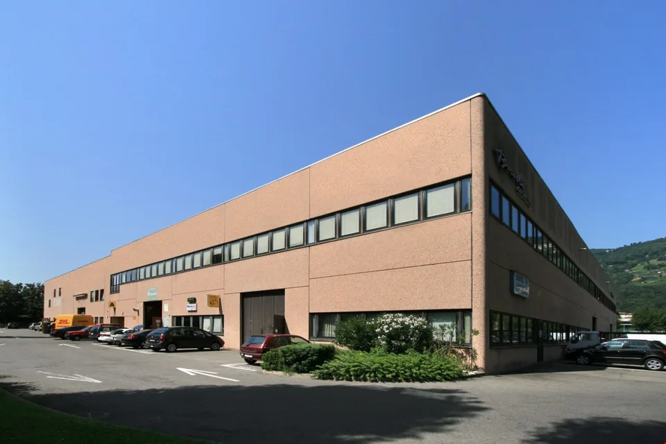 CLASSIC & SPORT CARS STORAGE BIOGGIO-AFFITTASI POSTI AUTO SORVEGLIATI
