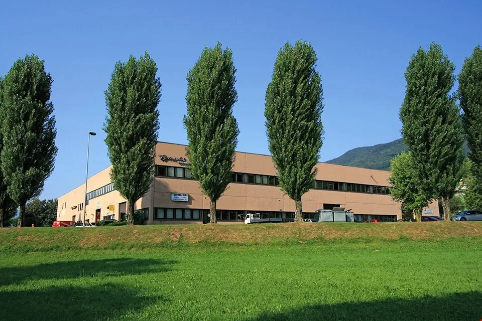 CLASSIC & SPORT CARS STORAGE BIOGGIO-AFFITTASI POSTI AUTO SORVEGLIATI