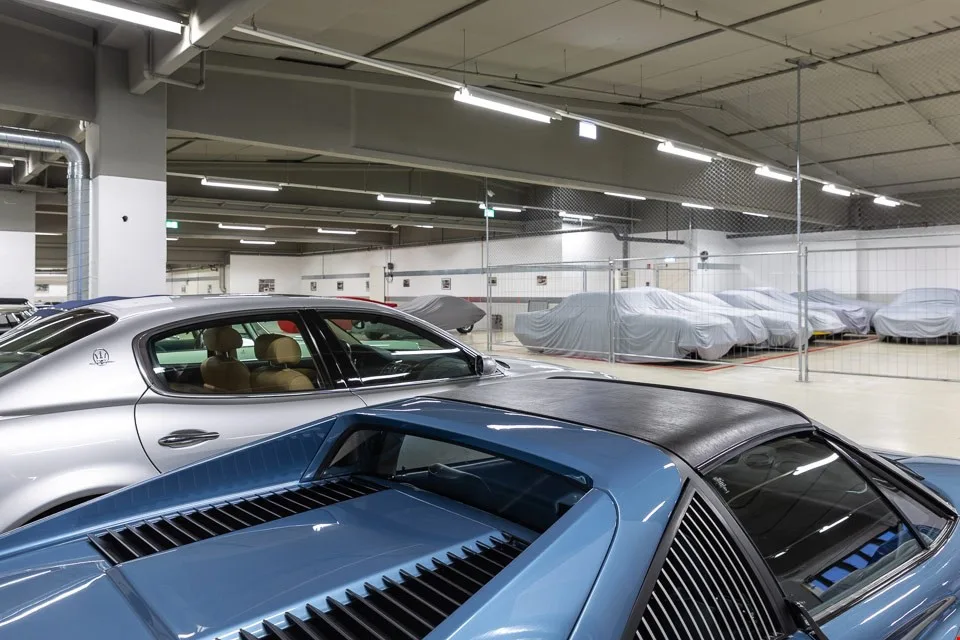 Stockage de voitures de sport classiques Bioggio - Places de parking surveillées – photo 13 sur 15