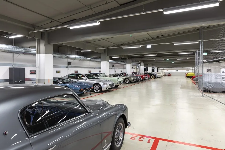Stockage de voitures de sport classiques Bioggio - Places de parking surveillées – photo 14 sur 15