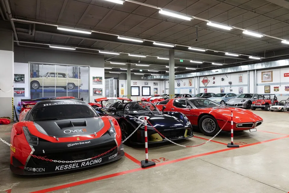 CLASSIC & SPORT CARS STORAGE BIOGGIO-AFFITTASI POSTI AUTO SORVEGLIATI