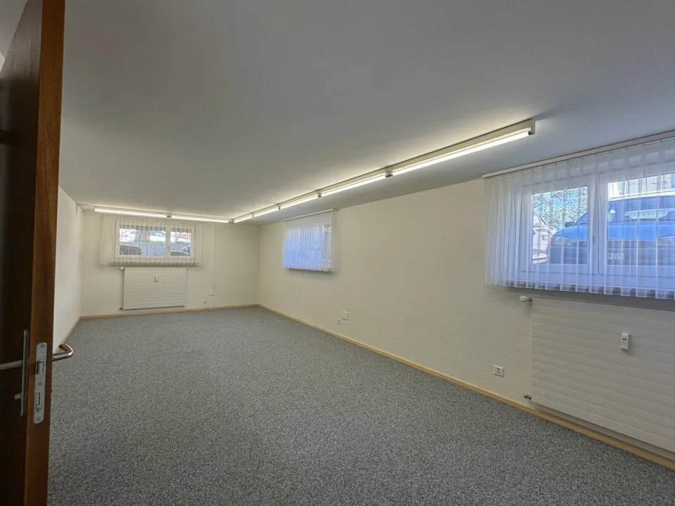 Büroräumlichkeiten im Sockelgeschoss der Burgunderstrasse 15 in 4153 Reinach