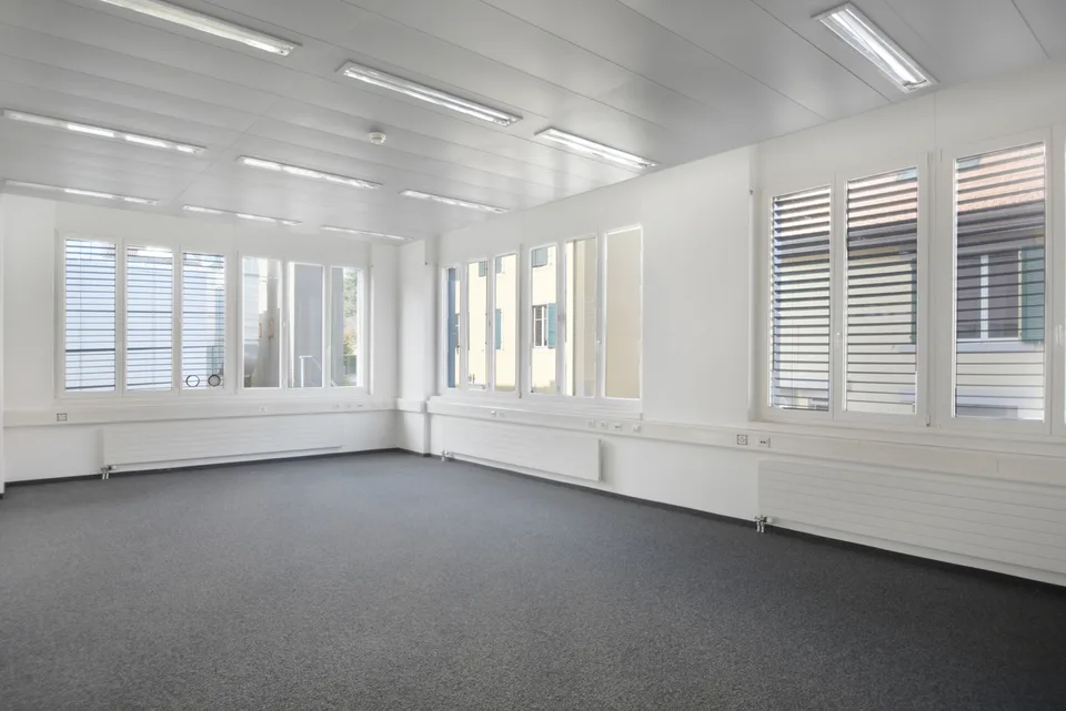 Office/Studio 120 m2 - Close to Highway and Public Transport