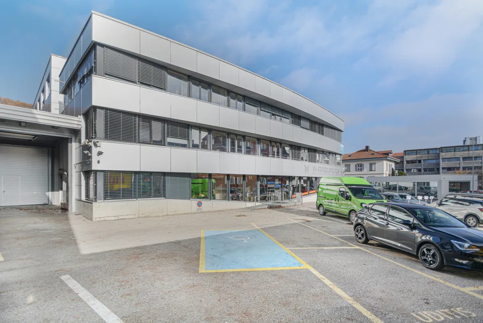 Bureau/atelier 120 m2 - Proche autoroute et transport