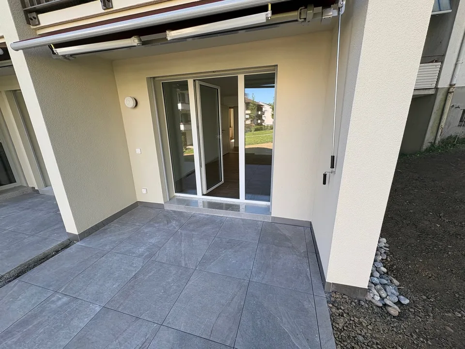 Erstvermietung moderne 2.5-Zimmer-Wohnung mit eigenem Gartensitzplatz