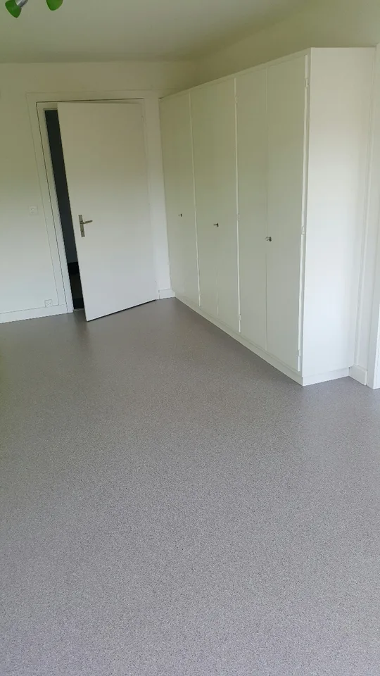 Spazio ufficio e pratica - spazio atelier direttamente alla stazione!