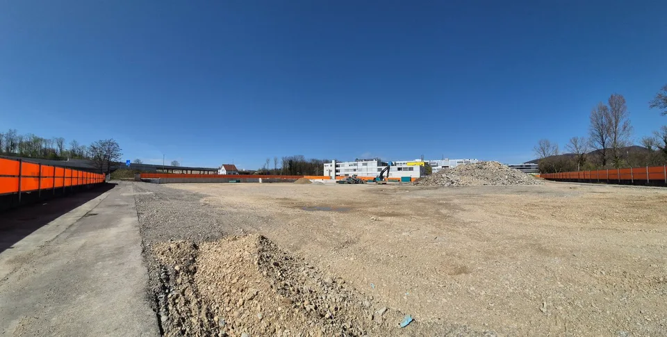 Aussenlagerfläche (bis 5'000m²) direkt an Autobahn
