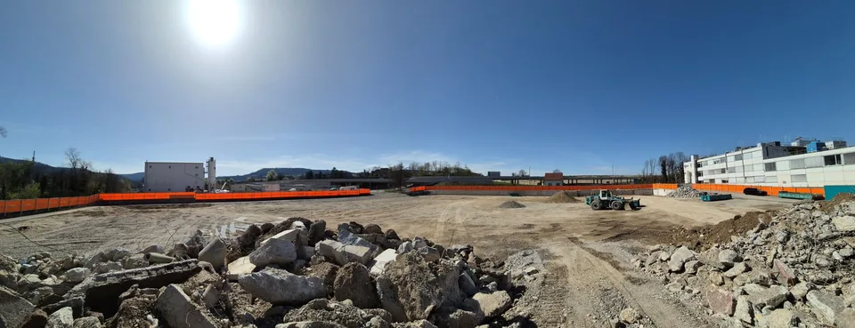 Aussenlagerfläche (bis 5'000m²) direkt an Autobahn