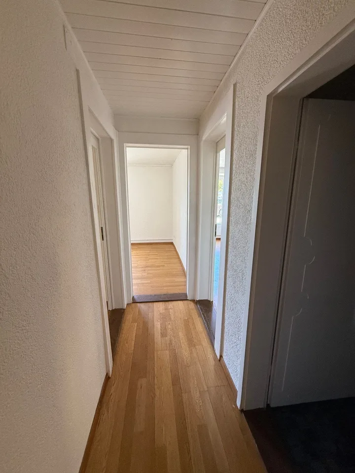 Wohnung mit 3.0 Zimmern im Erdgeschoss