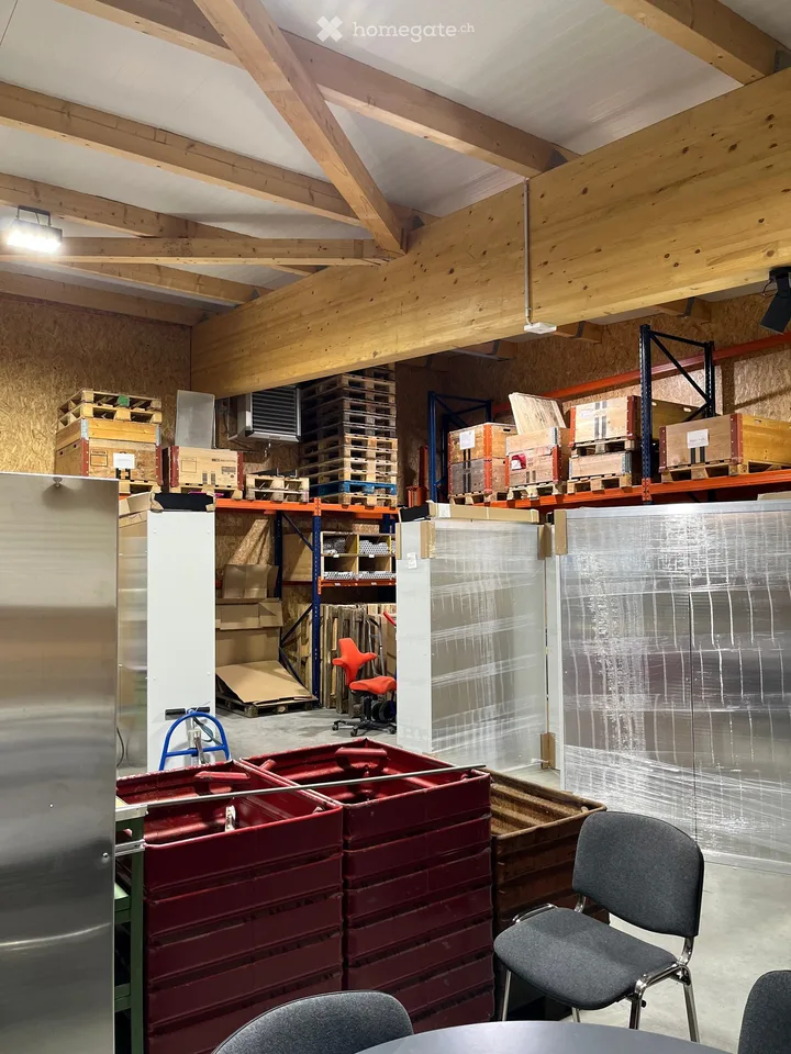 Proprietà commerciale/industriale in affitto a Studen BE – 370 m² - 450 m² dal 2027