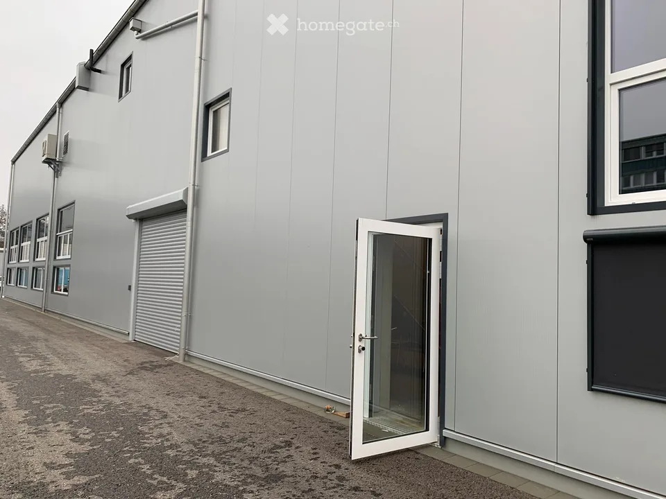 Proprietà commerciale/industriale in affitto a Studen BE – 370 m² - 450 m² dal 2027