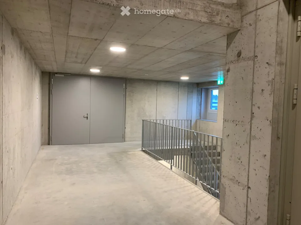 Proprietà commerciale/industriale in affitto a Studen BE – 370 m² - 450 m² dal 2027