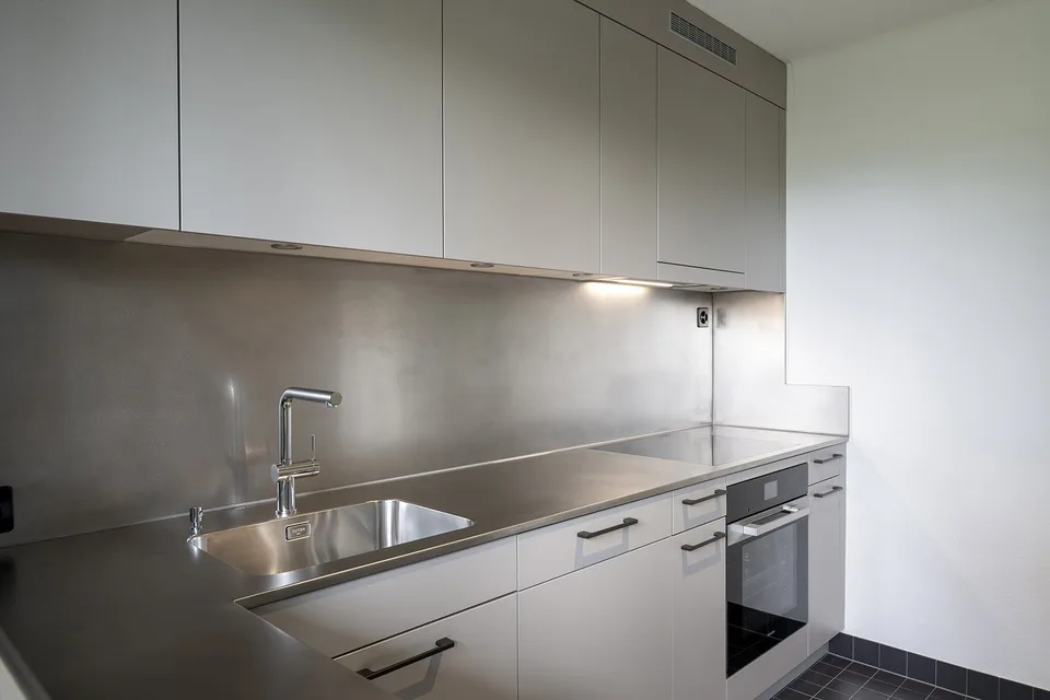 lichtdurchflutete Traumwohnung mit über 200m² Dachterrasse in Zürich-Höngg