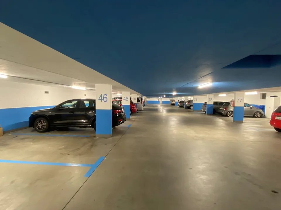 Posto auto in posizione centrale in un garage ben tenuto