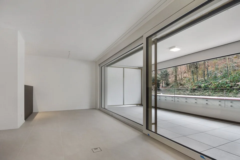 Appartement moderne de 3,5 pièces avec balcon et garage à Zürich-Seebach
