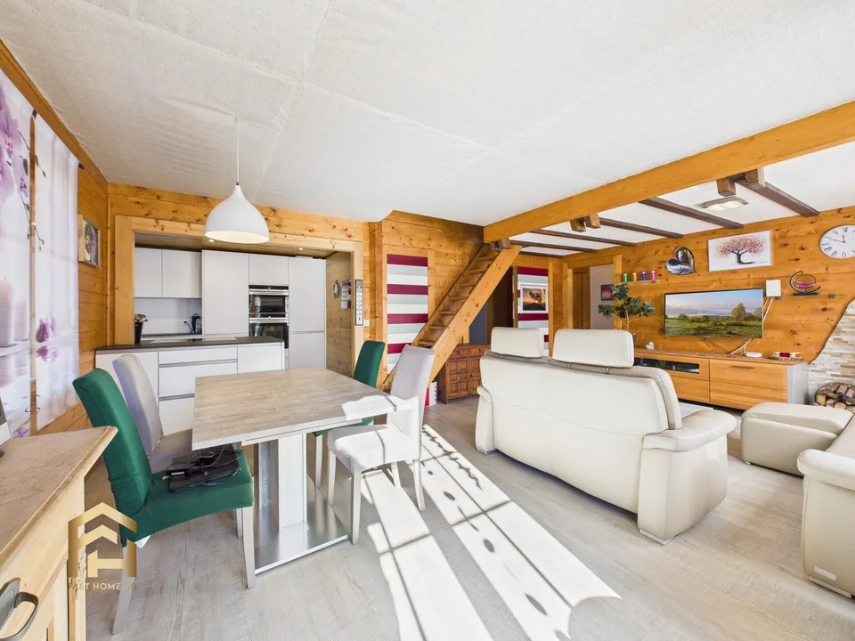 Chalet soleggiato con appartamento e potenziale di sviluppo
