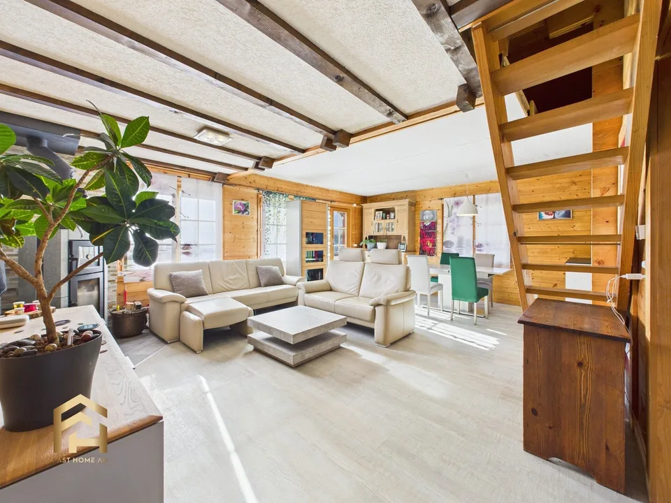 Chalet soleggiato con appartamento e potenziale di sviluppo
