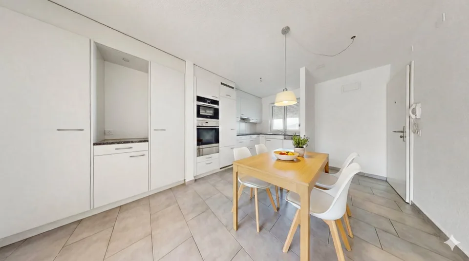 Sonnige 3.5-Zimmer-Wohnung mit zwei Balkonen in attraktiver Lage nahe Zürich