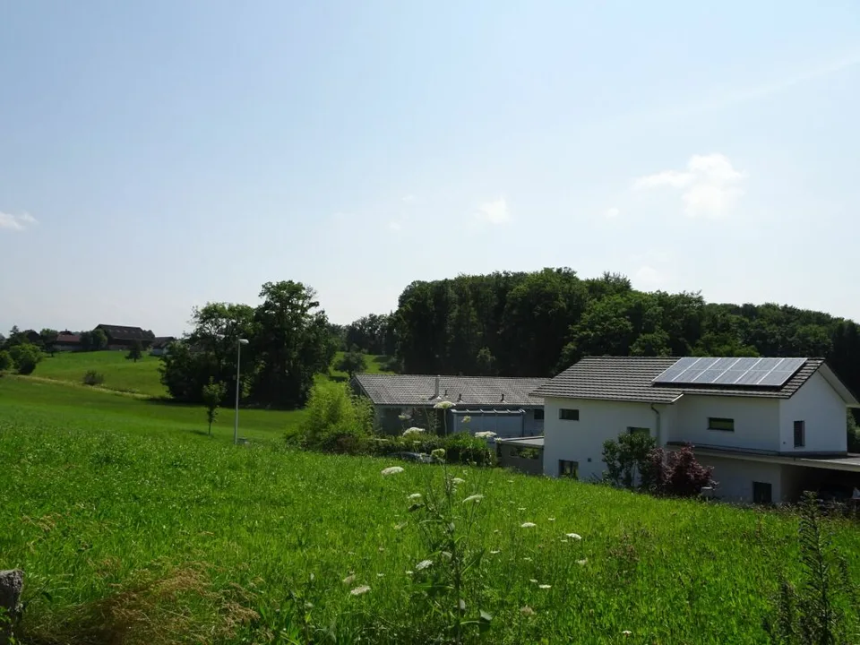 Terreno edificabile eccezionalmente soleggiato in una posizione inedificabile