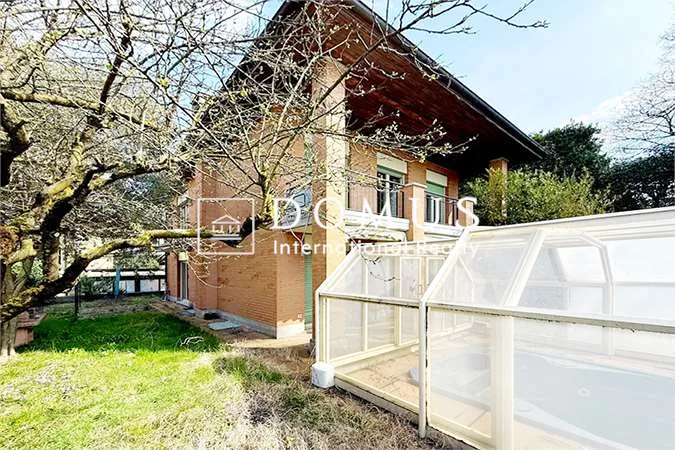 Casa indipendente con giardino e garage