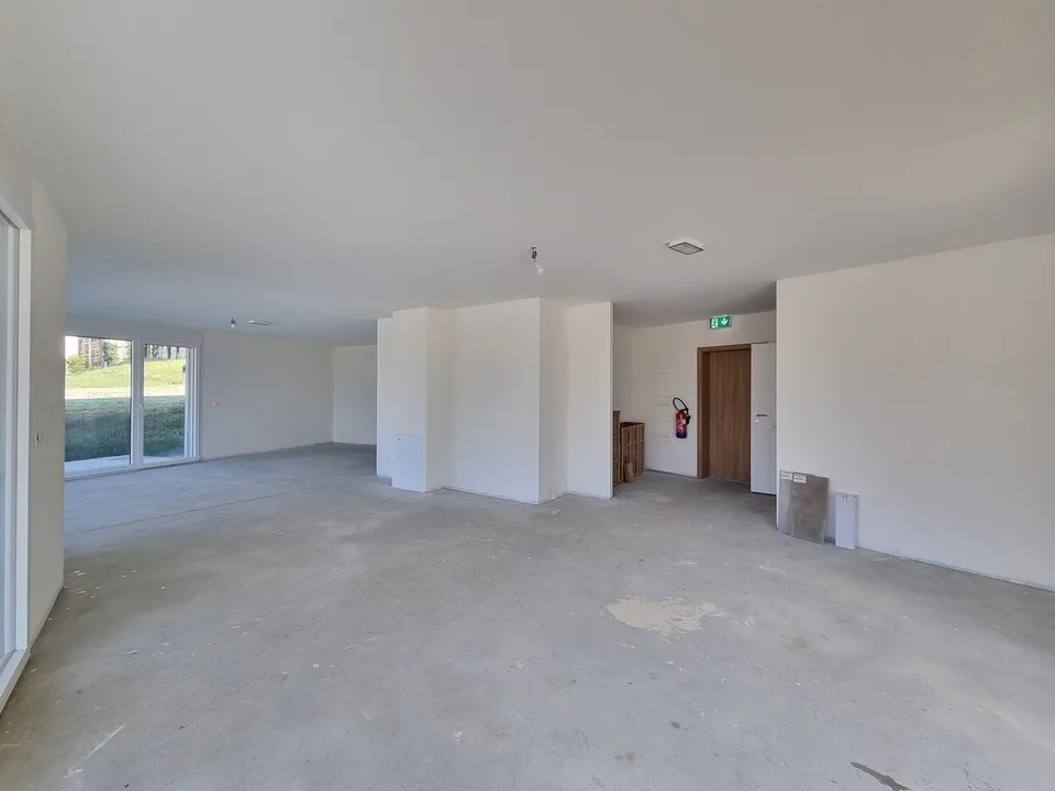 NEW ! 69m² COMMERCIAL SPACE WITH TERRACE-GARDEN