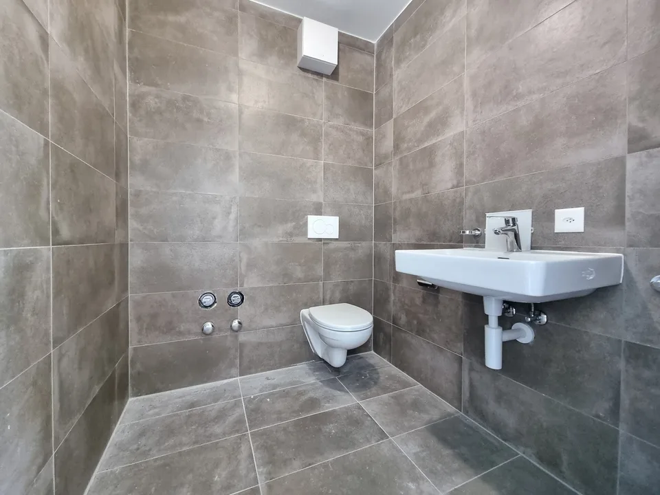 NEW ! 69m² COMMERCIAL SPACE WITH TERRACE-GARDEN