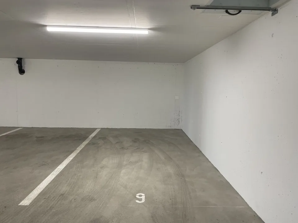 Posto auto in autorimessa moderna