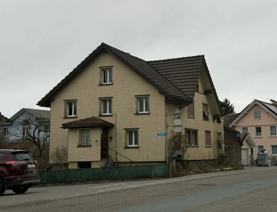 ATTRAKTIVE LIEGENSCHAFT MIT ENTWICKLUNGSPOTENZIAL IN ZENTRALER LAGE
