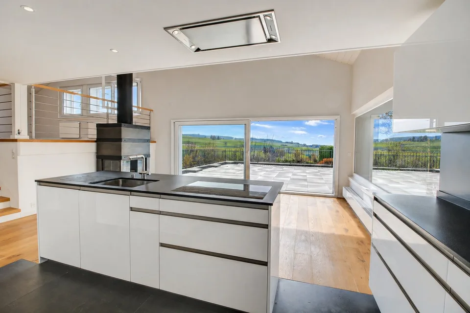 Spacious individual villa 7.5 rooms with unobstructed view