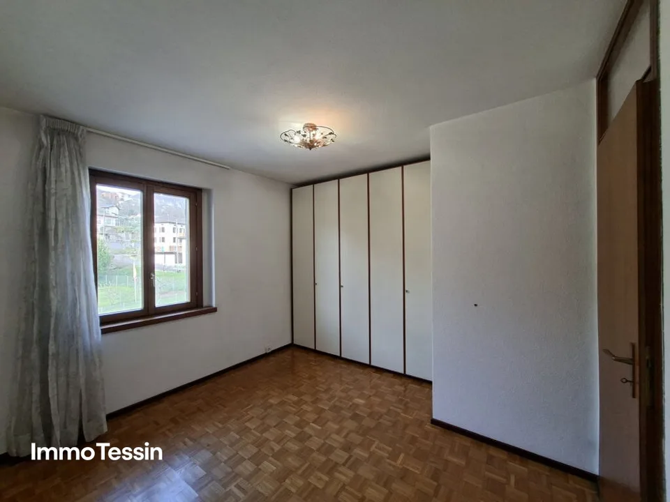 Ruhige, sonnige und grosszügige Attikawohnung mit privatem Garten, Pergola und wunderschöner Weitsicht über das Mendrisiotto – Foto 11 von 13