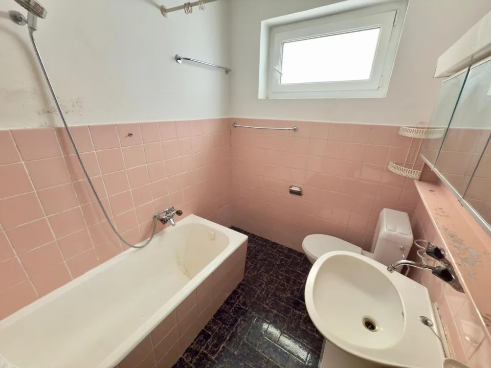 Sehr helle 4.5-Zimmer-Wohnung mit Traumblick, Aufzug und Balkon. – Foto 6 von 7